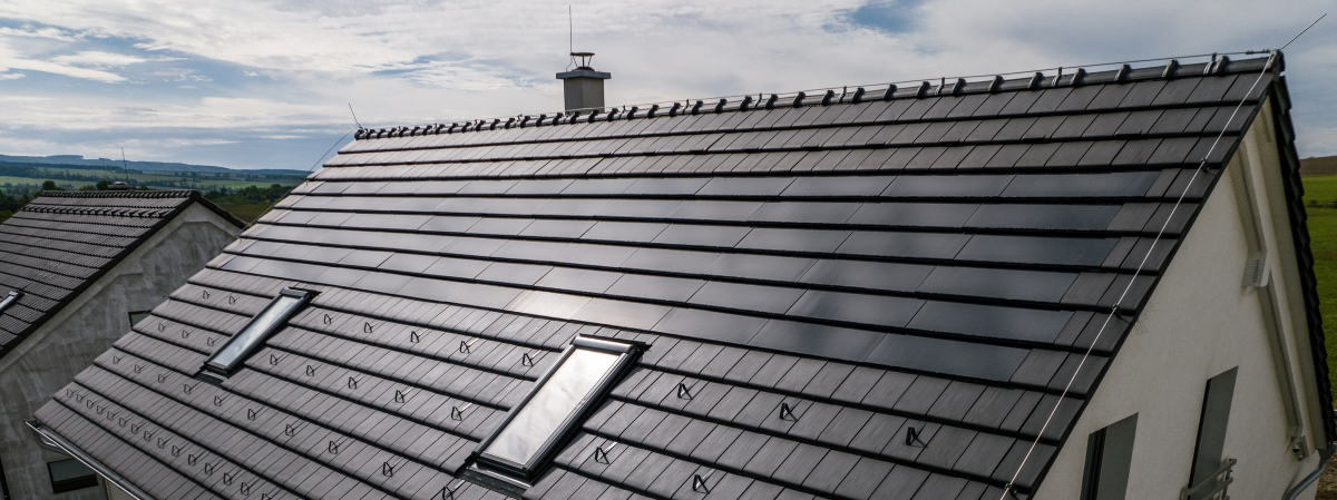 2.Fotovoltické moduly Wevolt X-Tile – unikátne riešenie s bezrámovou technológiou v prevedení z dvojitého tvrdeného skla. 2. Fotovoltické moduly Wevolt X-Tile – unikátne riešenie s bezrámovou technológiou v prevedení z dvojitého tvrdeného skla.