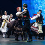 Program galavečera spestrilo tanečné vystúpenie folklórneho súboru Kumšt. Zdroj: MAPEI