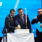Symbolické krájanie narodeninovej torty. Zdroj: MAPEI